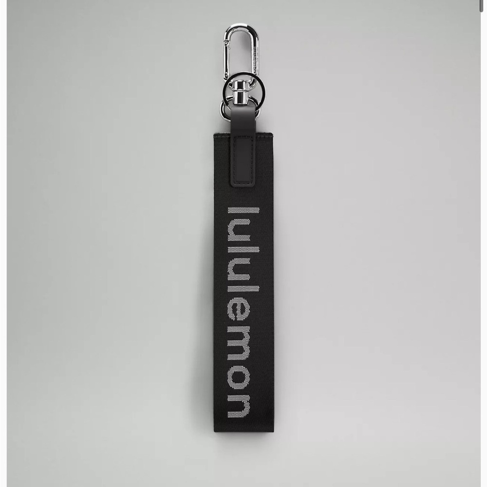 Lululemon never lost keychain black